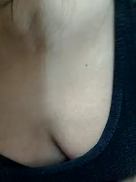 Snapshot of Roshni_98 chatting on 11-16-25, 07:25 Roshni 98 online show from 11-16-25, 07:25