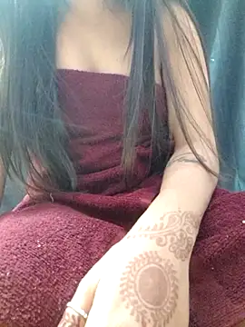 Snapshot of Roshni_98 chatting on 12-05-25, 09:00 Roshni 98 online show from 12-05-25, 09:00