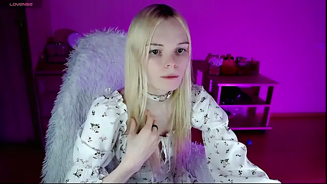 Snapshot of Emily_Nyaffee chatting on 12-15-24, 10:47 Emily Nyaffee online show from 12-15-24, 10:47