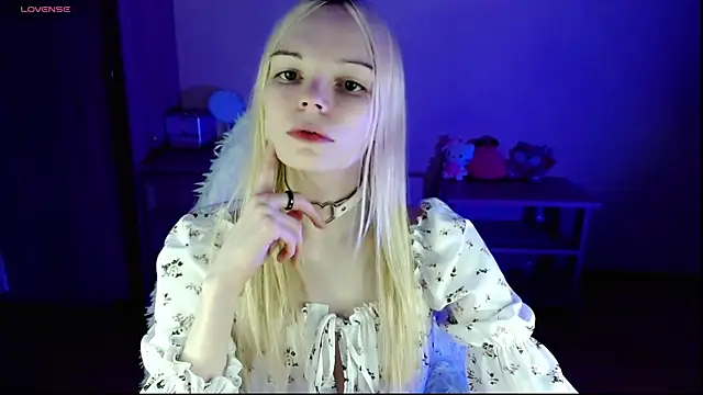 Snapshot of Emily_Nyaffee chatting on 12-16-24, 10:13 Emily Nyaffee online show from 12-16-24, 10:13