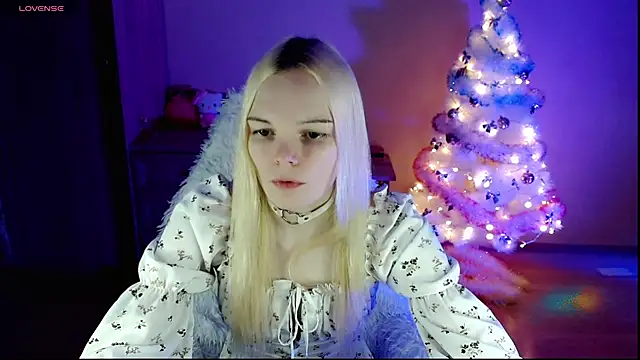 Snapshot of Emily_Nyaffee chatting on 12-17-24, 09:05 Emily Nyaffee online show from 12-17-24, 09:05