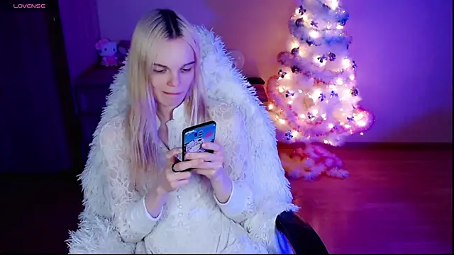 Snapshot of Emily_Nyaffee chatting on 12-23-24, 12:25 Emily Nyaffee online show from 12-23-24, 12:25