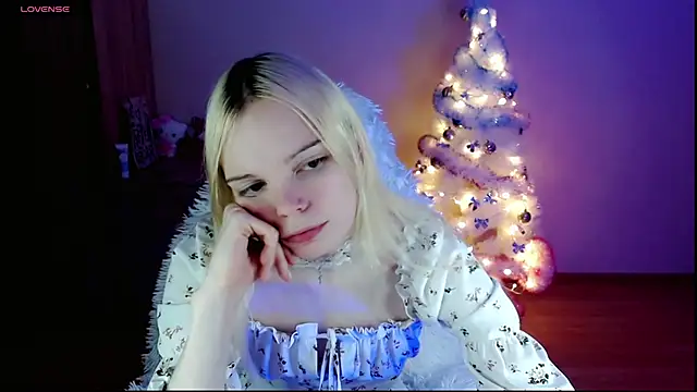 Snapshot of Emily_Nyaffee chatting on 12-28-24, 09:19 Emily Nyaffee online show from 12-28-24, 09:19