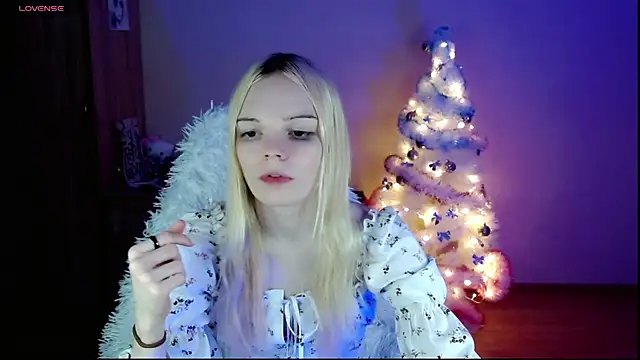 Snapshot of Emily_Nyaffee chatting on 12-30-24, 10:12 Emily Nyaffee online show from 12-30-24, 10:12