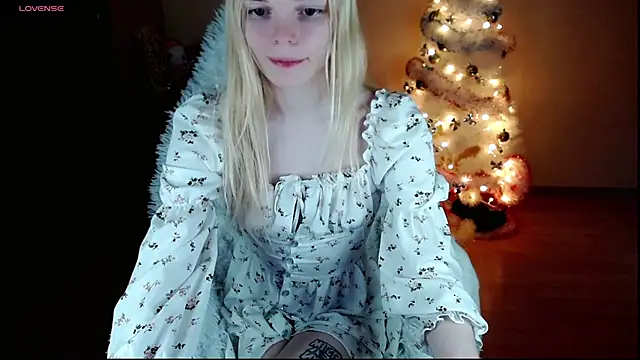 Snapshot of Emily_Nyaffee chatting on 01-08-25, 12:17 Emily Nyaffee online show from 01-08-25, 12:17