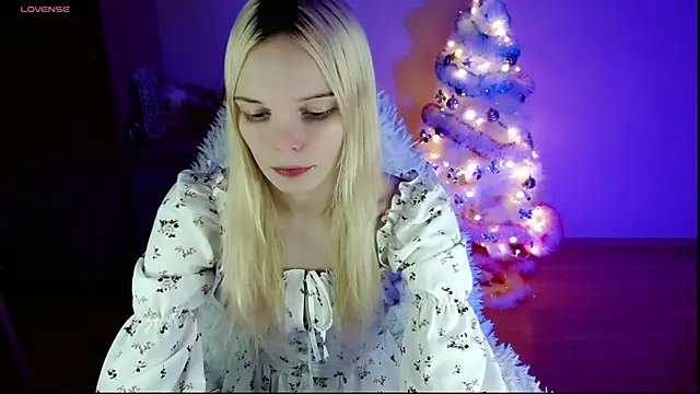 Snapshot of Emily_Nyaffee chatting on 01-15-25, 11:19 Emily Nyaffee online show from 01-15-25, 11:19