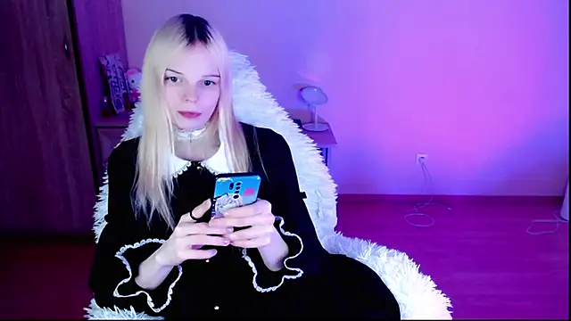 Snapshot of Emily_Nyaffee chatting on 01-28-25, 01:08 Emily Nyaffee online show from 01-28-25, 01:08