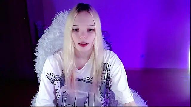 Snapshot of Emily_Nyaffee chatting on 01-28-25, 08:26 Emily Nyaffee online show from 01-28-25, 08:26