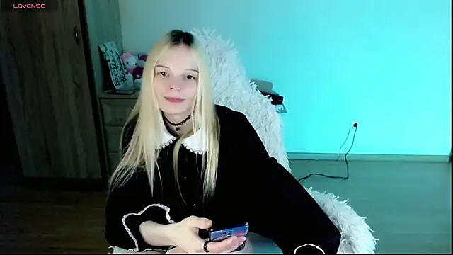 Snapshot of Emily_Nyaffee chatting on 02-09-25, 11:36 Emily Nyaffee online show from 02-09-25, 11:36