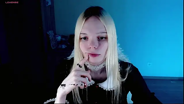 Snapshot of Emily_Nyaffee chatting on 02-21-25, 01:22 Emily Nyaffee online show from 02-21-25, 01:22