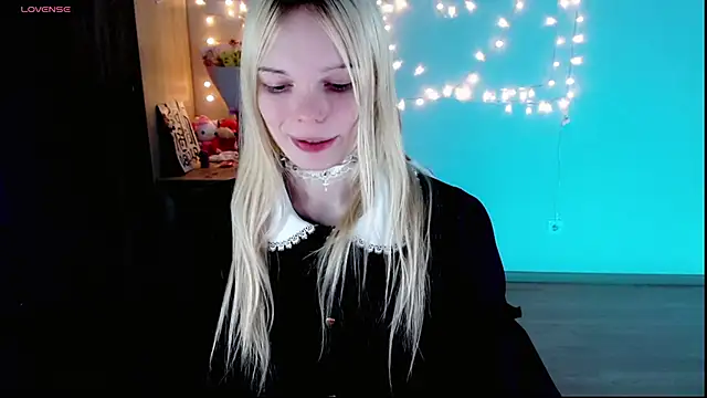 Snapshot of Emily_Nyaffee chatting on 02-23-25, 02:29 Emily Nyaffee online show from 02-23-25, 02:29