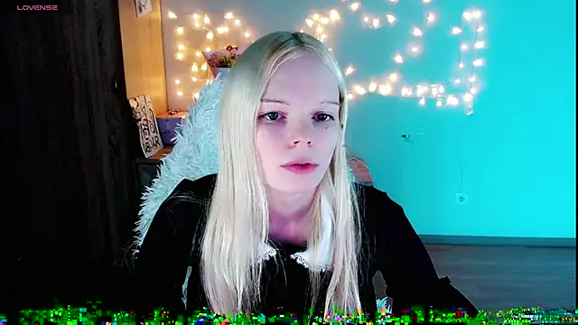 Snapshot of Emily_Nyaffee chatting on 02-28-25, 01:05 Emily Nyaffee online show from 02-28-25, 01:05