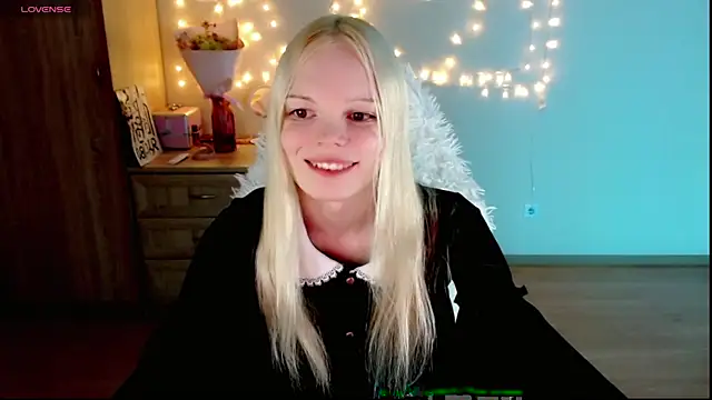 Snapshot of Emily_Nyaffee chatting on 02-28-25, 12:20 Emily Nyaffee online show from 02-28-25, 12:20