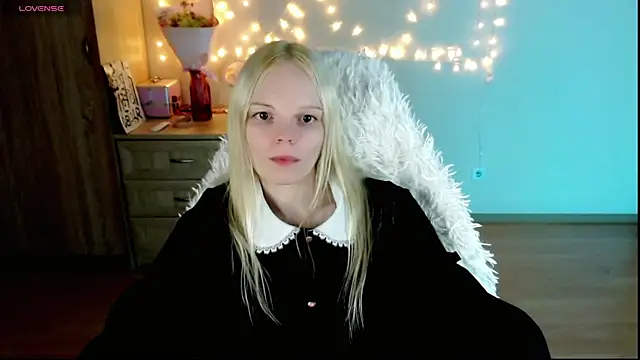 Snapshot of Emily_Nyaffee chatting on 02-28-25, 03:26 Emily Nyaffee online show from 02-28-25, 03:26