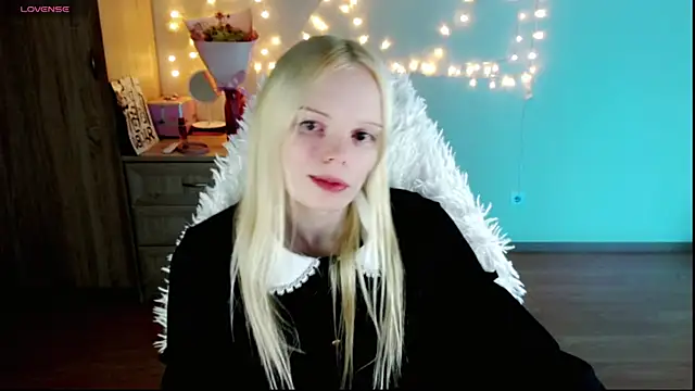 Snapshot of Emily_Nyaffee chatting on 03-01-25, 11:47 Emily Nyaffee online show from 03-01-25, 11:47