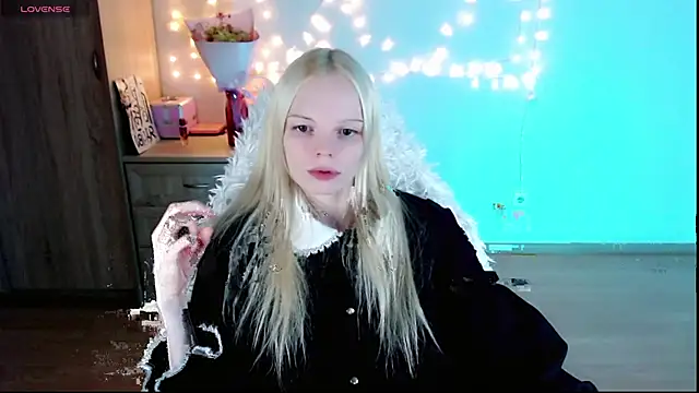 Snapshot of Emily_Nyaffee chatting on 03-02-25, 11:42 Emily Nyaffee online show from 03-02-25, 11:42