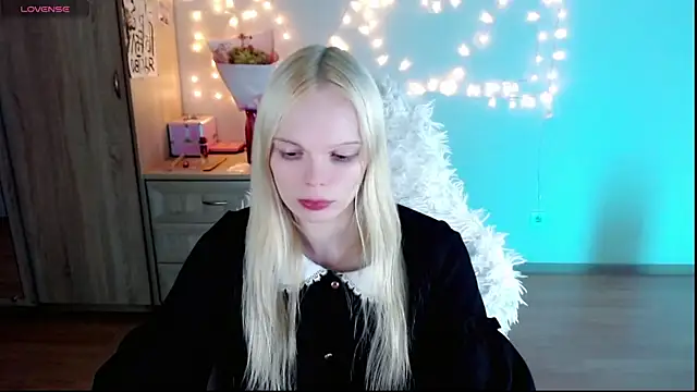 Snapshot of Emily_Nyaffee chatting on 03-03-25, 03:31 Emily Nyaffee online show from 03-03-25, 03:31