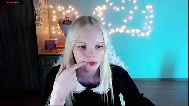 Snapshot of Emily_Nyaffee chatting on 03-03-25, 06:33 Emily Nyaffee online show from 03-03-25, 06:33