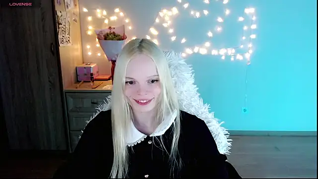 Snapshot of Emily_Nyaffee chatting on 03-04-25, 11:22 Emily Nyaffee online show from 03-04-25, 11:22