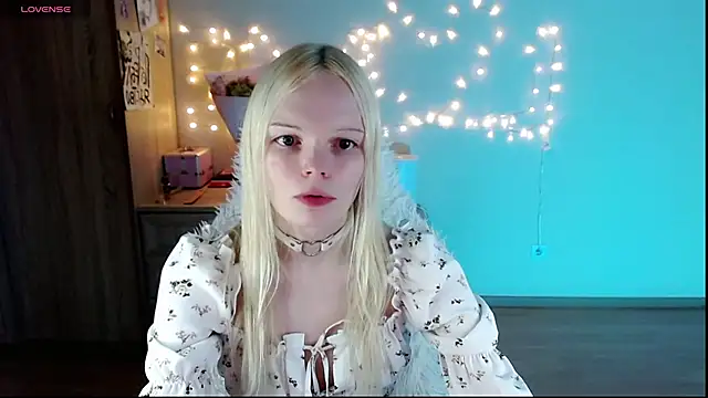 Snapshot of Emily_Nyaffee chatting on 03-10-25, 12:26 Emily Nyaffee online show from 03-10-25, 12:26