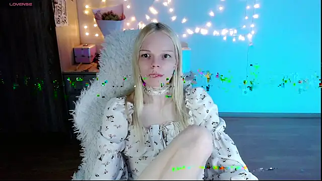 Snapshot of Emily_Nyaffee chatting on 03-14-25, 02:10 Emily Nyaffee online show from 03-14-25, 02:10