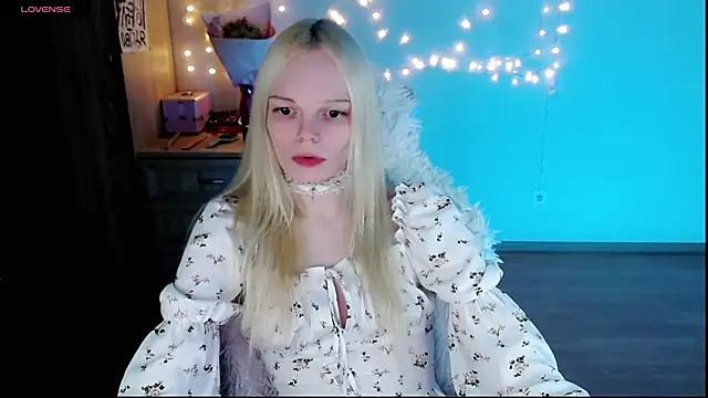 Snapshot of Emily_Nyaffee chatting on 03-14-25, 07:12 Emily Nyaffee online show from 03-14-25, 07:12