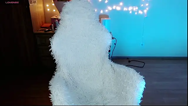 Snapshot of Emily_Nyaffee chatting on 03-20-25, 10:18 Emily Nyaffee online show from 03-20-25, 10:18