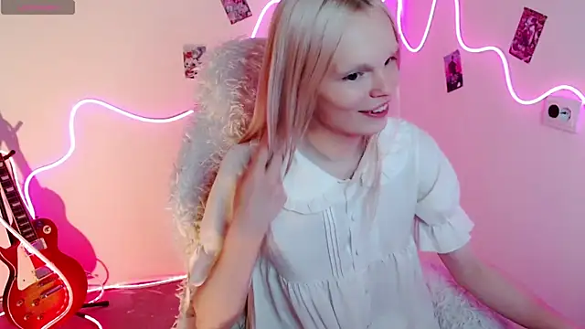 Snapshot of Emily_Nyaffee chatting on 09-10-25, 05:24 Emily Nyaffee online show from 09-10-25, 05:24