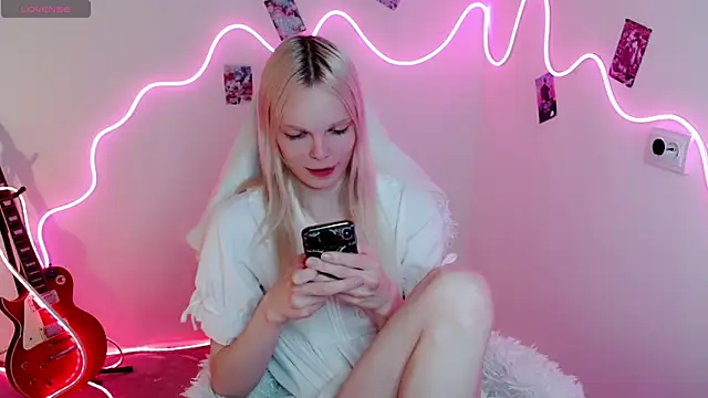 Snapshot of Emily_Nyaffee chatting on 09-24-25, 08:45 Emily Nyaffee online show from 09-24-25, 08:45