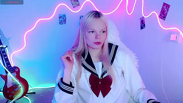 Snapshot of Emily_Nyaffee chatting on 09-29-25, 02:33 Emily Nyaffee online show from 09-29-25, 02:33