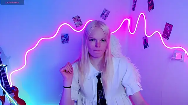 Snapshot of Emily_Nyaffee chatting on 10-03-25, 11:57 Emily Nyaffee online show from 10-03-25, 11:57