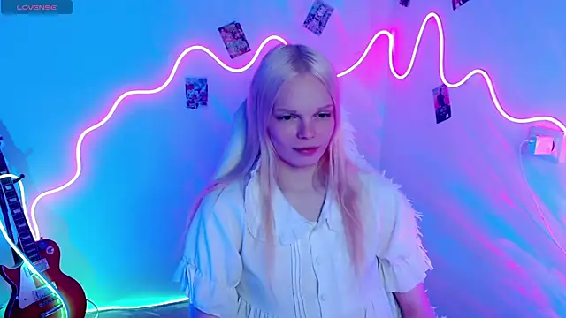 Snapshot of Emily_Nyaffee chatting on 10-07-25, 07:55 Emily Nyaffee online show from 10-07-25, 07:55