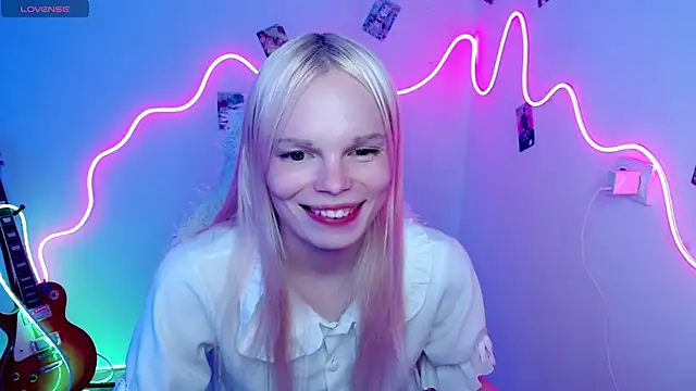 Snapshot of Emily_Nyaffee chatting on 10-23-25, 02:44 Emily Nyaffee online show from 10-23-25, 02:44