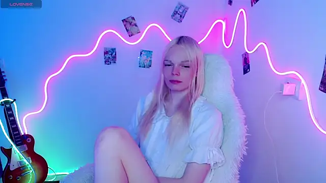 Snapshot of Emily_Nyaffee chatting on 10-25-25, 11:29 Emily Nyaffee online show from 10-25-25, 11:29