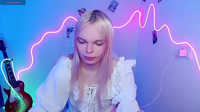 Snapshot of Emily_Nyaffee chatting on 11-01-25, 01:02 Emily Nyaffee online show from 11-01-25, 01:02