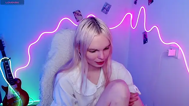 Emily Nyaffee online show from 11-05-25, 01:00