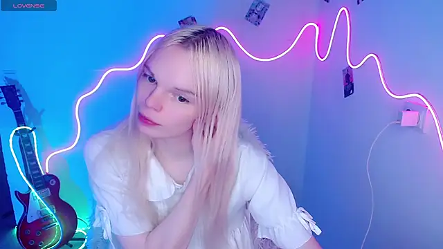 Emily Nyaffee online show from 11-08-25, 03:45