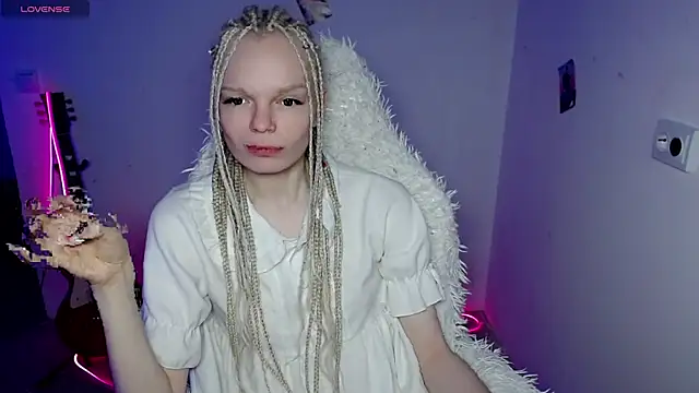 Snapshot of Emily_Nyaffee chatting on 01-05-26, 09:18 Emily Nyaffee online show from 01-05-26, 09:18