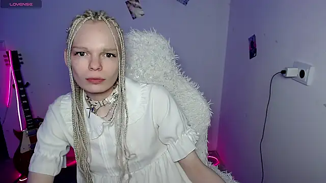 Snapshot of Emily_Nyaffee chatting on 01-08-26, 05:10 Emily Nyaffee online show from 01-08-26, 05:10