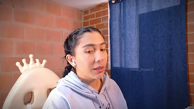 Snapshot of emma_rouse69 chatting on 10-17-25, 02:19 emma rouse69 online show from 10-17-25, 02:19