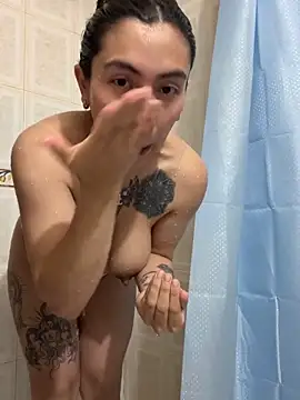 Snapshot of emma_rouse69 chatting on 10-21-25, 02:07 emma rouse69 online show from 10-21-25, 02:07