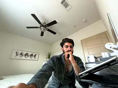 Snapshot of Carlos-195- chatting on 10-01-25, 10:49 Carlos-195- online show from 10-01-25, 10:49