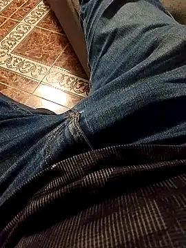 hotman8209 online show from 10-28-25, 03:32