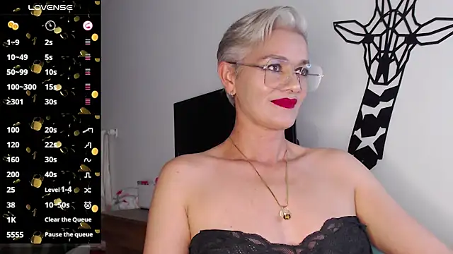 Snapshot of scarlett_paris22 chatting on 02-06-25, 10:43 scarlett paris22 online show from 02-06-25, 10:43