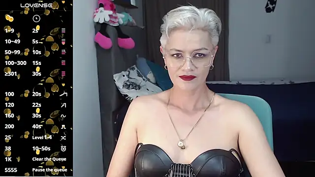 Snapshot of scarlett_paris22 chatting on 02-18-25, 11:30 scarlett paris22 online show from 02-18-25, 11:30