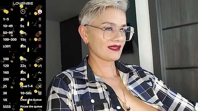 Snapshot of scarlett_paris22 chatting on 02-21-25, 11:21 scarlett paris22 online show from 02-21-25, 11:21