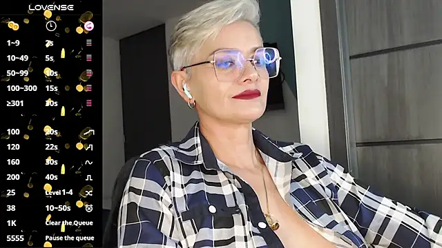 Snapshot of scarlett_paris22 chatting on 02-22-25, 02:28 scarlett paris22 online show from 02-22-25, 02:28