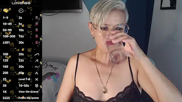 Snapshot of scarlett_paris22 chatting on 03-18-25, 12:05 scarlett paris22 online show from 03-18-25, 12:05