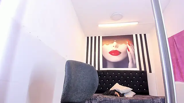 Snapshot of Shanelle__ chatting on 09-16-25, 01:12 Shanelle online show from 09-16-25, 01:12