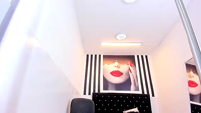 Snapshot of Shanelle__ chatting on 09-19-25, 01:56 Shanelle online show from 09-19-25, 01:56